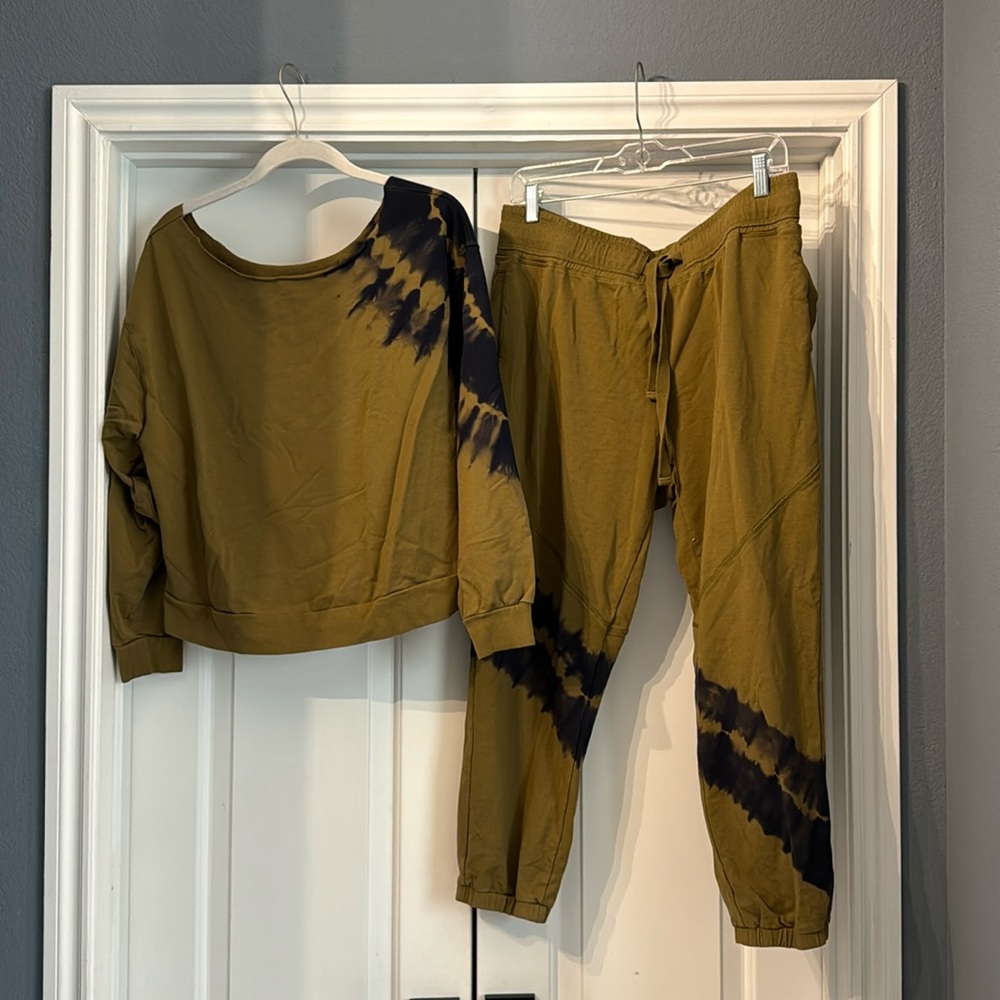 Joy Lab loungewear set - $45